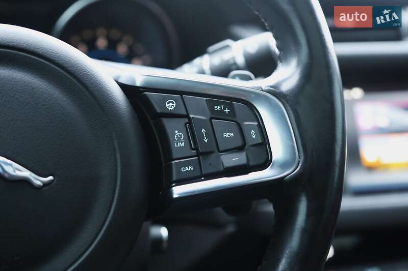 Седан Jaguar XF 2015 в Киеве