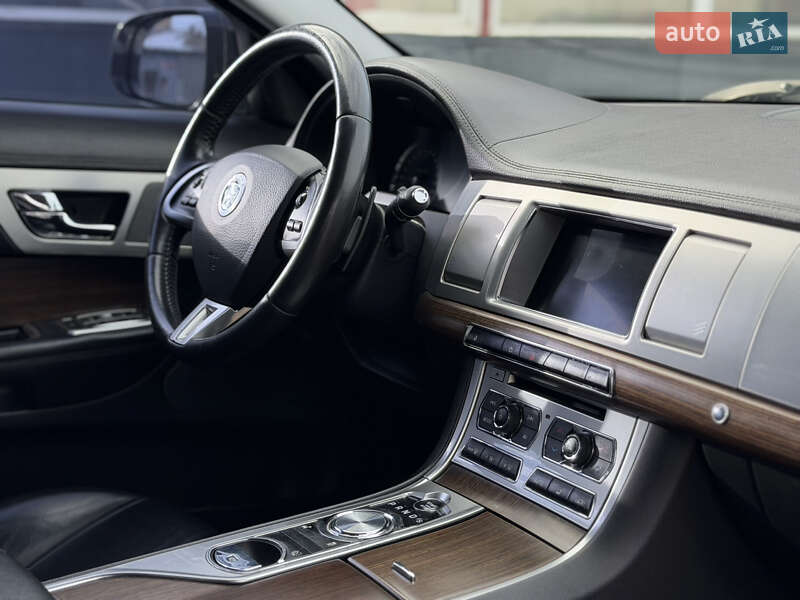 Седан Jaguar XF 2013 в Львове фото 22 Седан Jaguar XF 2013 в Львове