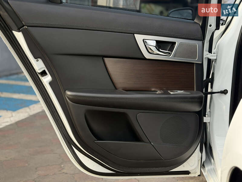 Седан Jaguar XF 2013 в Львове фото 27 Седан Jaguar XF 2013 в Львове