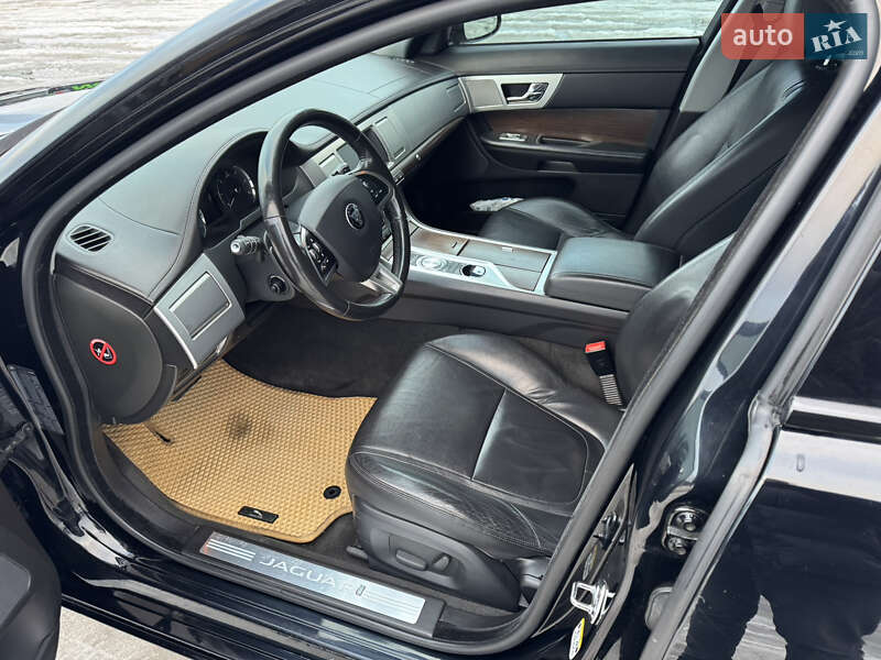 Седан Jaguar XF 2014 в Киеве