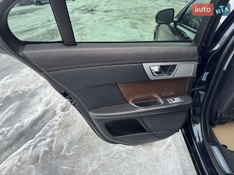 Седан Jaguar XF 2014 в Киеве