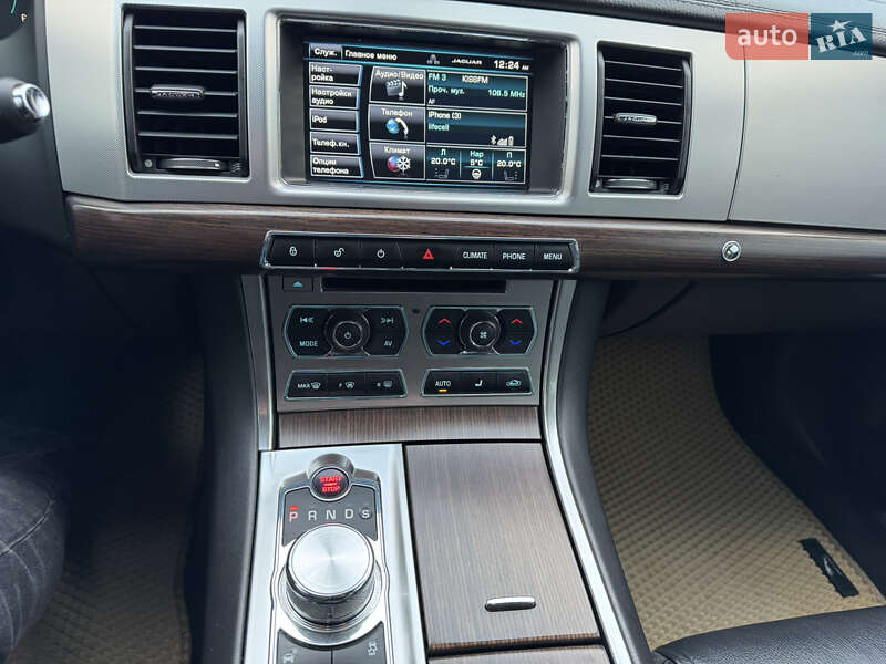 Седан Jaguar XF 2014 в Киеве