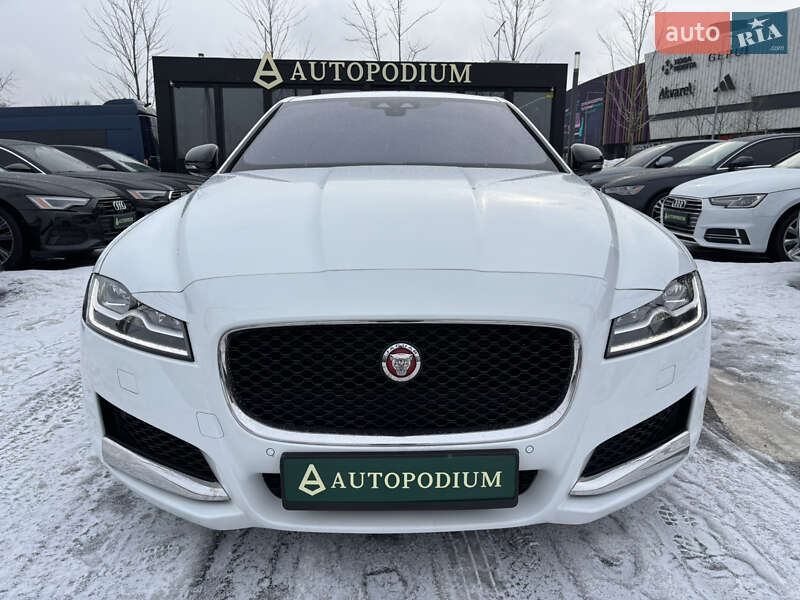 Седан Jaguar XF 2016 в Киеве