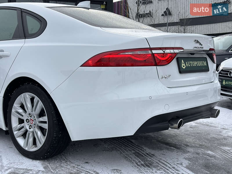 Седан Jaguar XF 2016 в Киеве