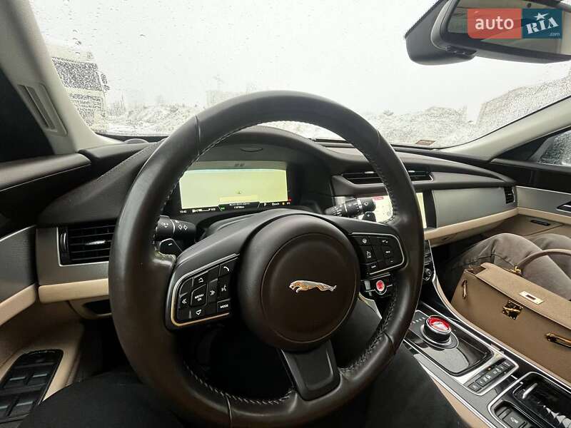 Седан Jaguar XF 2016 в Киеве фото 37 Седан Jaguar XF 2016 в Киеве