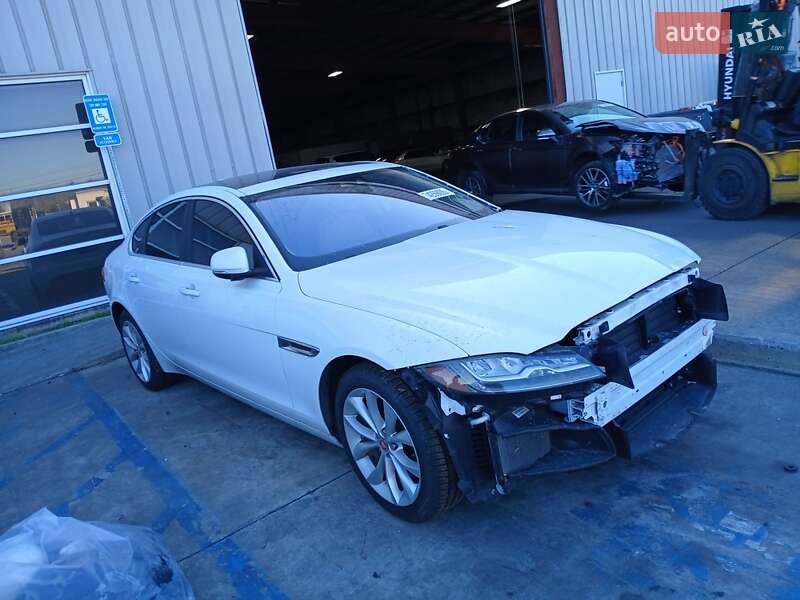 Седан Jaguar XF 2017 в Марганці