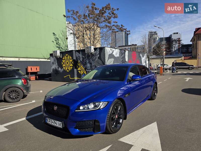 Седан Jaguar XF 2017 в Киеве