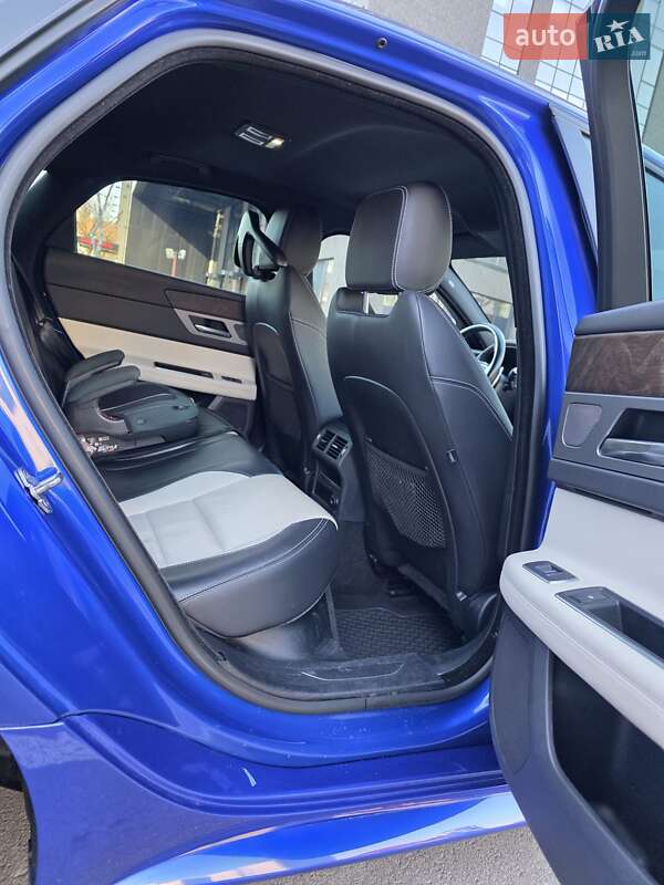 Седан Jaguar XF 2017 в Киеве