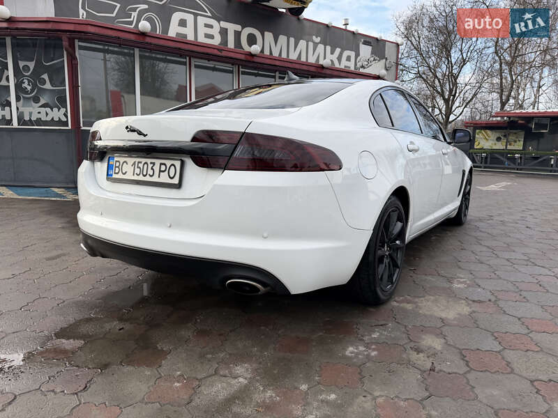 Седан Jaguar XF 2013 в Львове