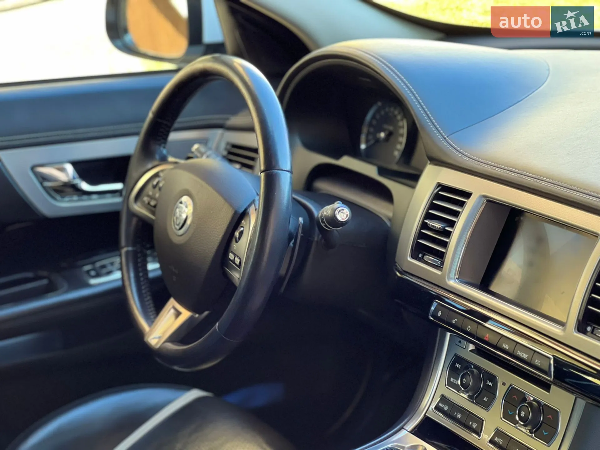 2012 Jaguar XF - мініатюра 46