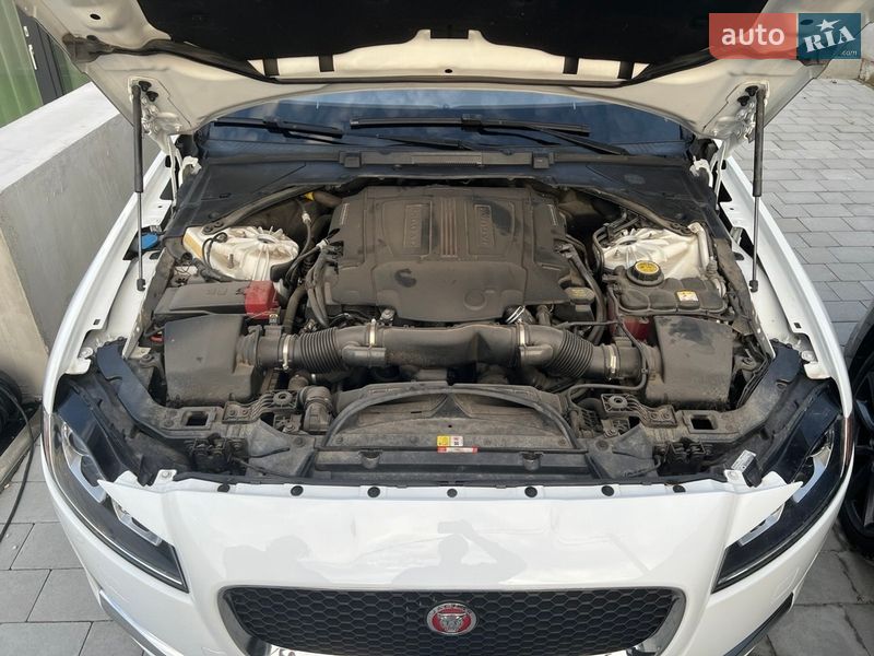 Седан Jaguar XF 2017 в Ужгороде
