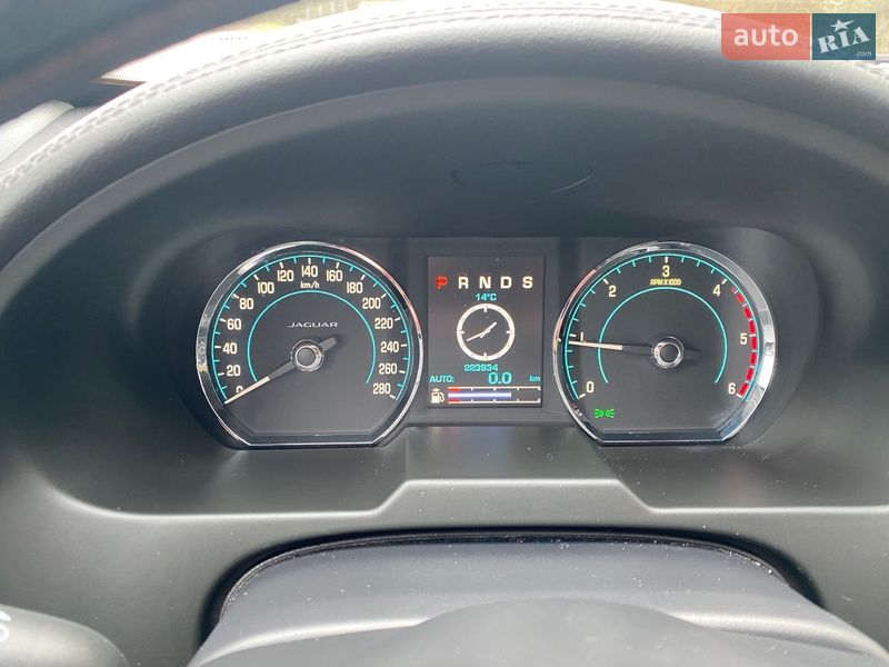 Седан Jaguar XF 2014 в Чорткове