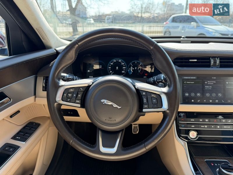 Седан Jaguar XF 2019 в Харкові