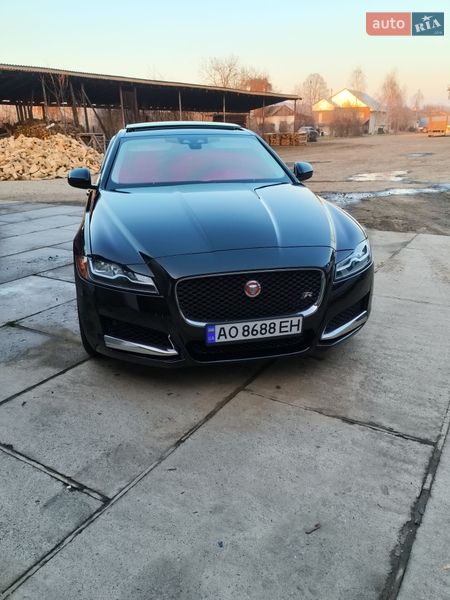 Седан Jaguar XF 2015 в Тячеві