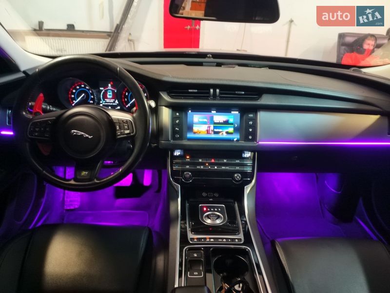 Седан Jaguar XF 2015 в Тячеві