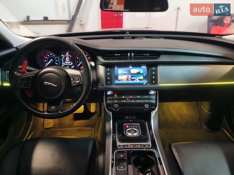 Седан Jaguar XF 2015 в Тячеві