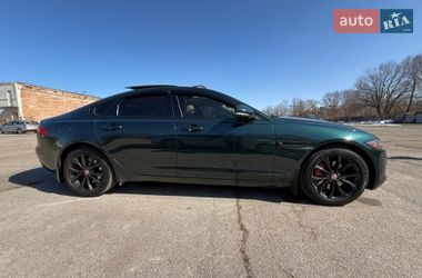 Седан Jaguar XF 2016 в Чернігові