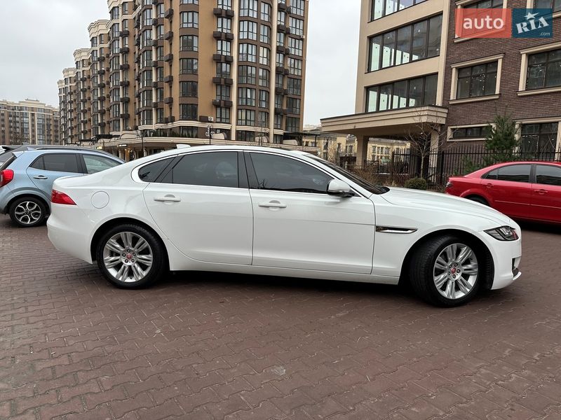 Седан Jaguar XF 2016 в Києві