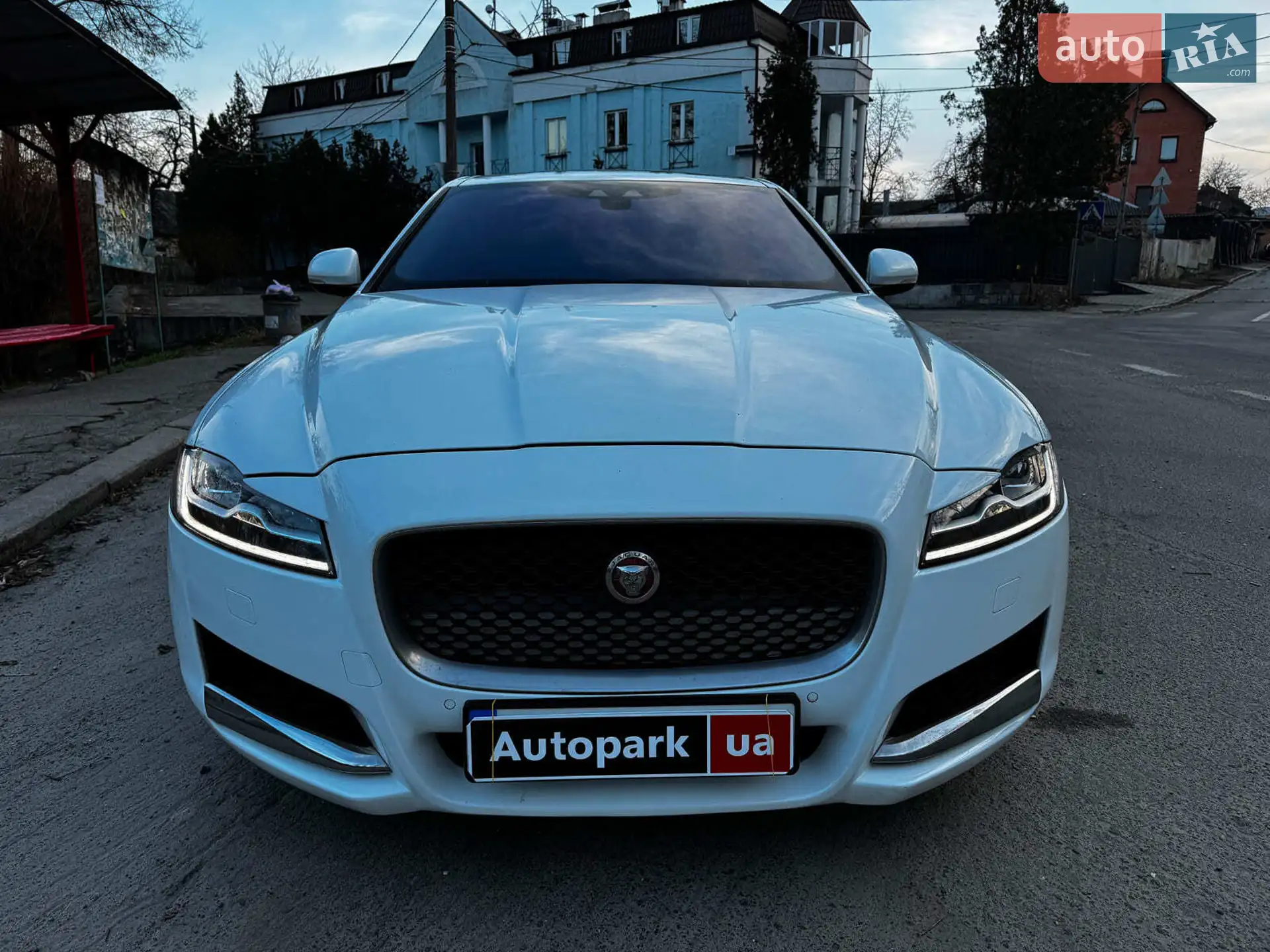 2017 Jaguar XF - мініатюра 2