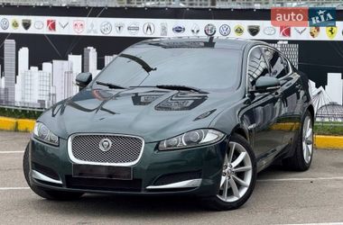 Седан Jaguar XF 2011 в Корце