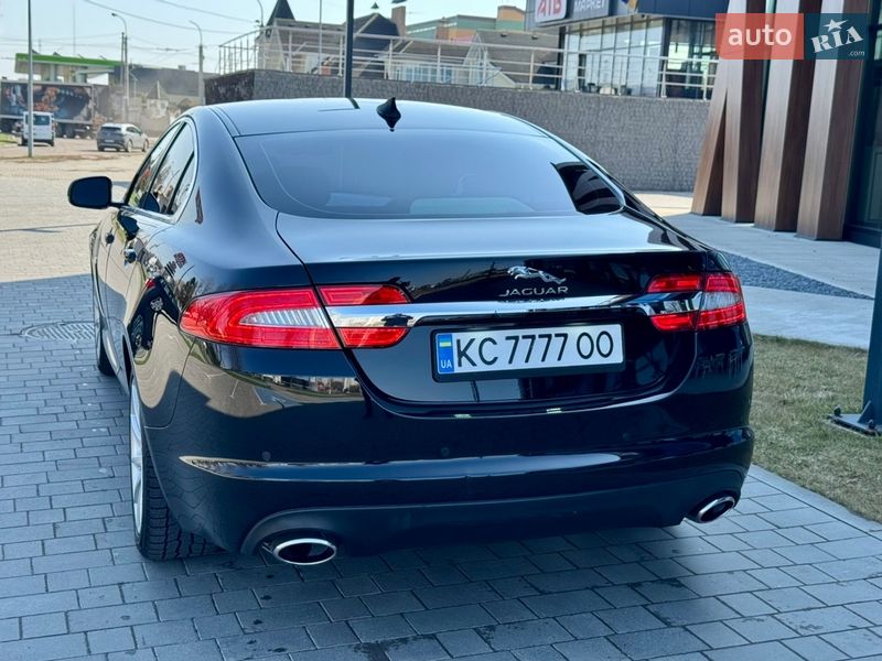 Седан Jaguar XF 2014 в Луцке