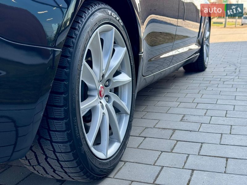 Седан Jaguar XF 2014 в Луцке