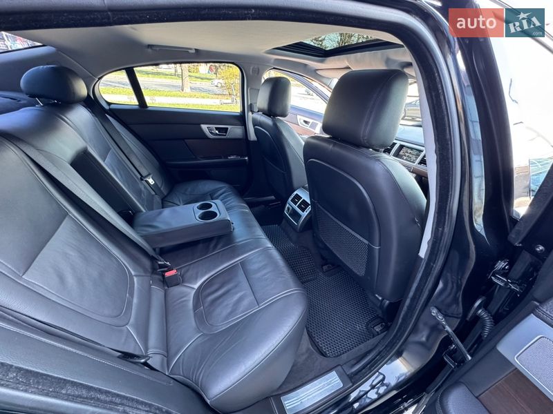 Седан Jaguar XF 2014 в Луцке