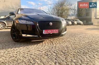 Седан Jaguar XF 2015 в Львове