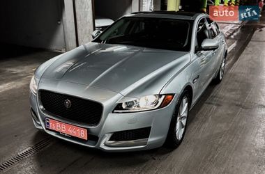 Седан Jaguar XF 2017 в Чернівцях