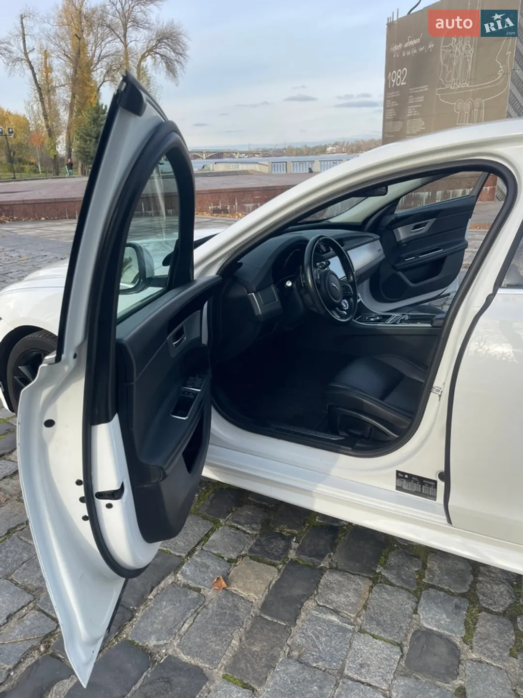 2017 Jaguar XF - мініатюра 30