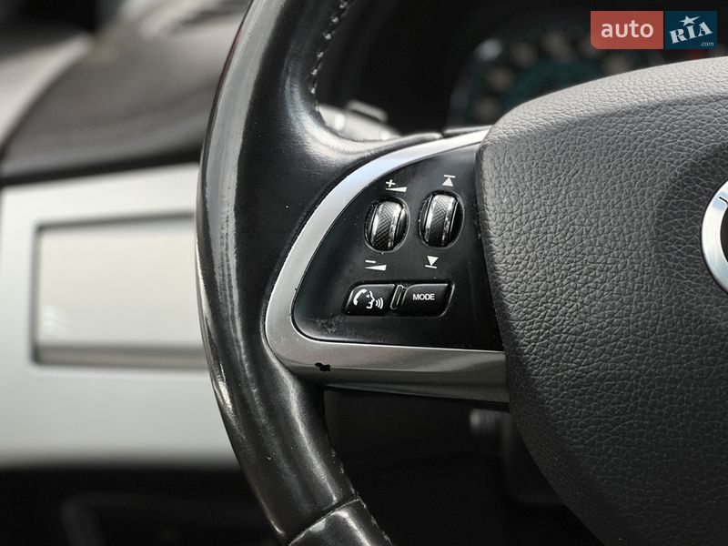Седан Jaguar XF 2013 в Львові