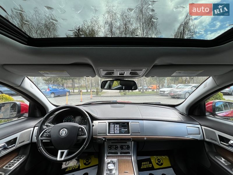 Седан Jaguar XF 2013 в Львові