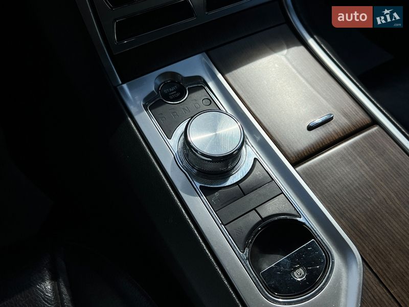 Седан Jaguar XF 2013 в Львові
