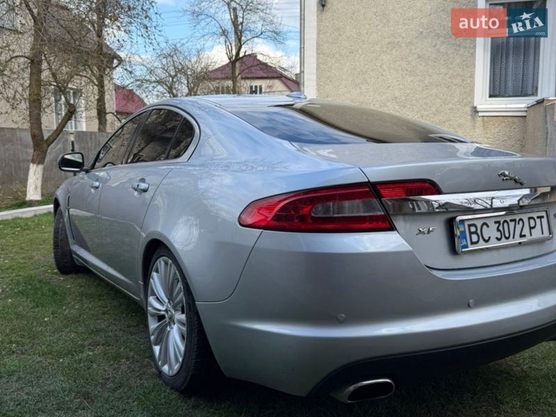 Седан Jaguar XF 2010 в Львове