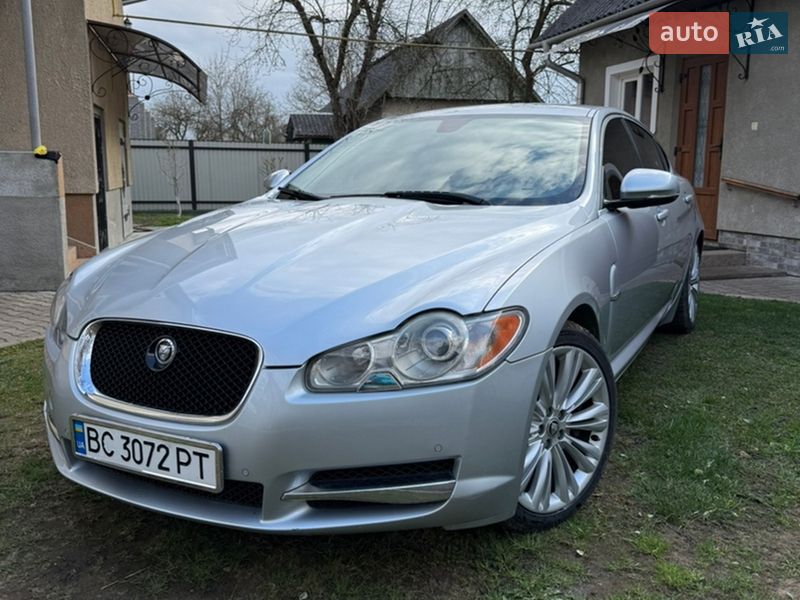 Седан Jaguar XF 2010 в Львове