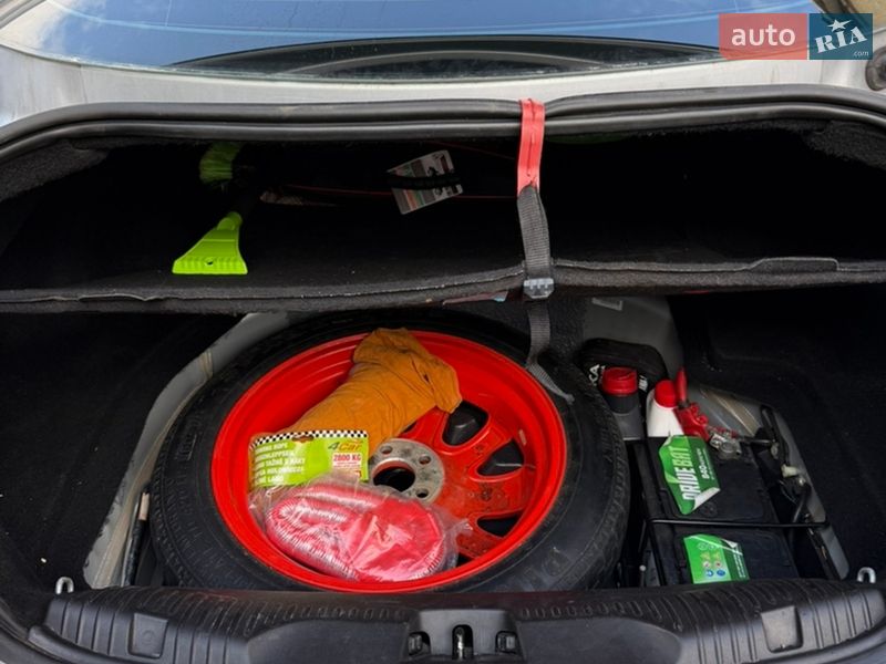 Седан Jaguar XF 2010 в Львове