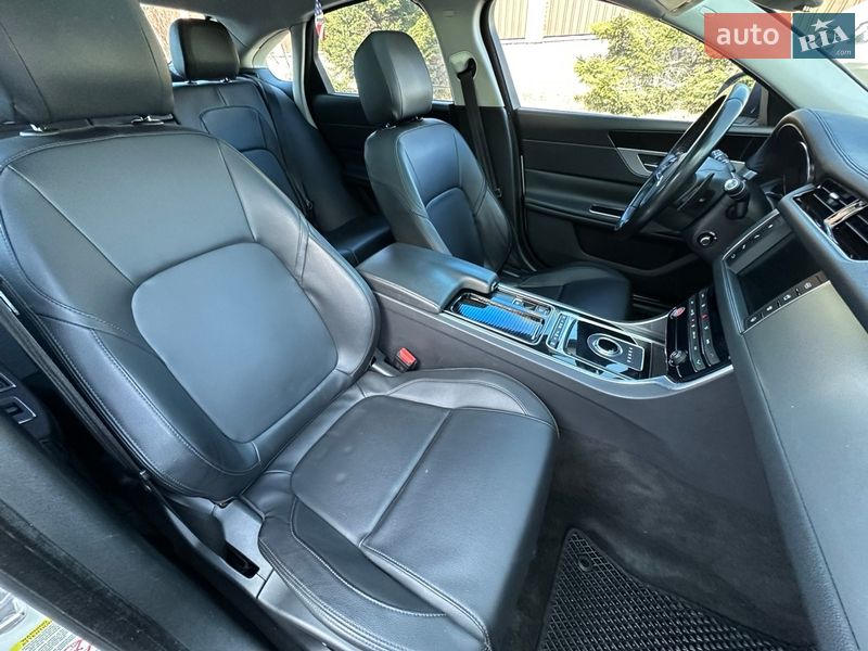 Седан Jaguar XF 2016 в Киеве фото 26 Седан Jaguar XF 2016 в Киеве
