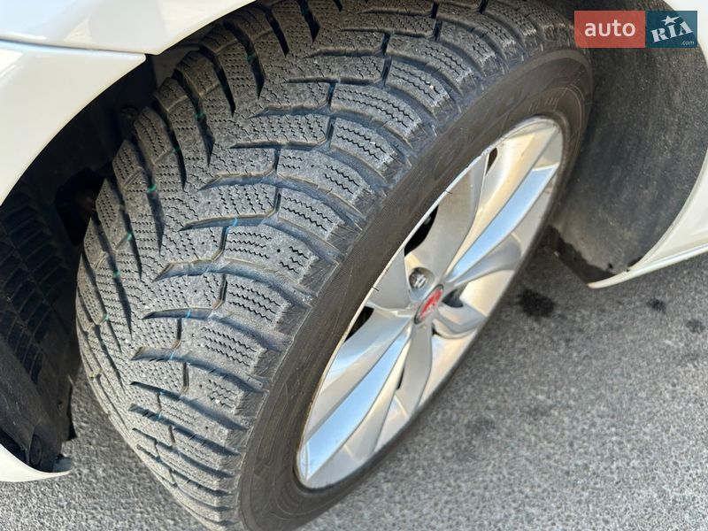 Седан Jaguar XF 2016 в Киеве фото 39 Седан Jaguar XF 2016 в Киеве