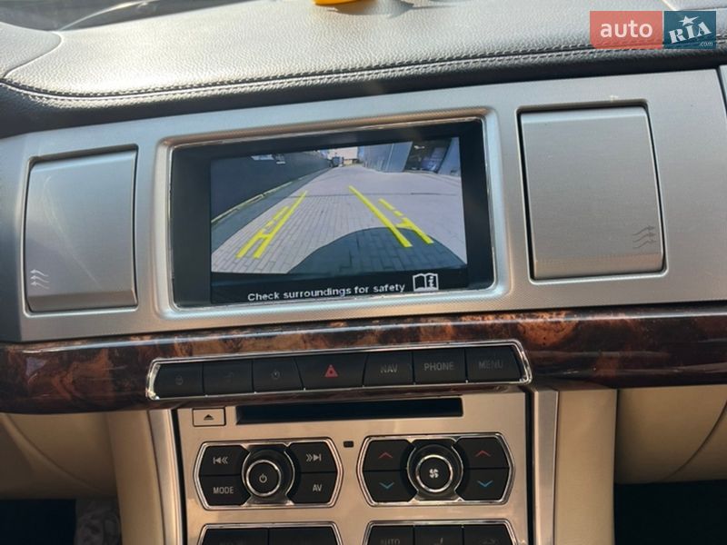 Седан Jaguar XF 2015 в Одесі