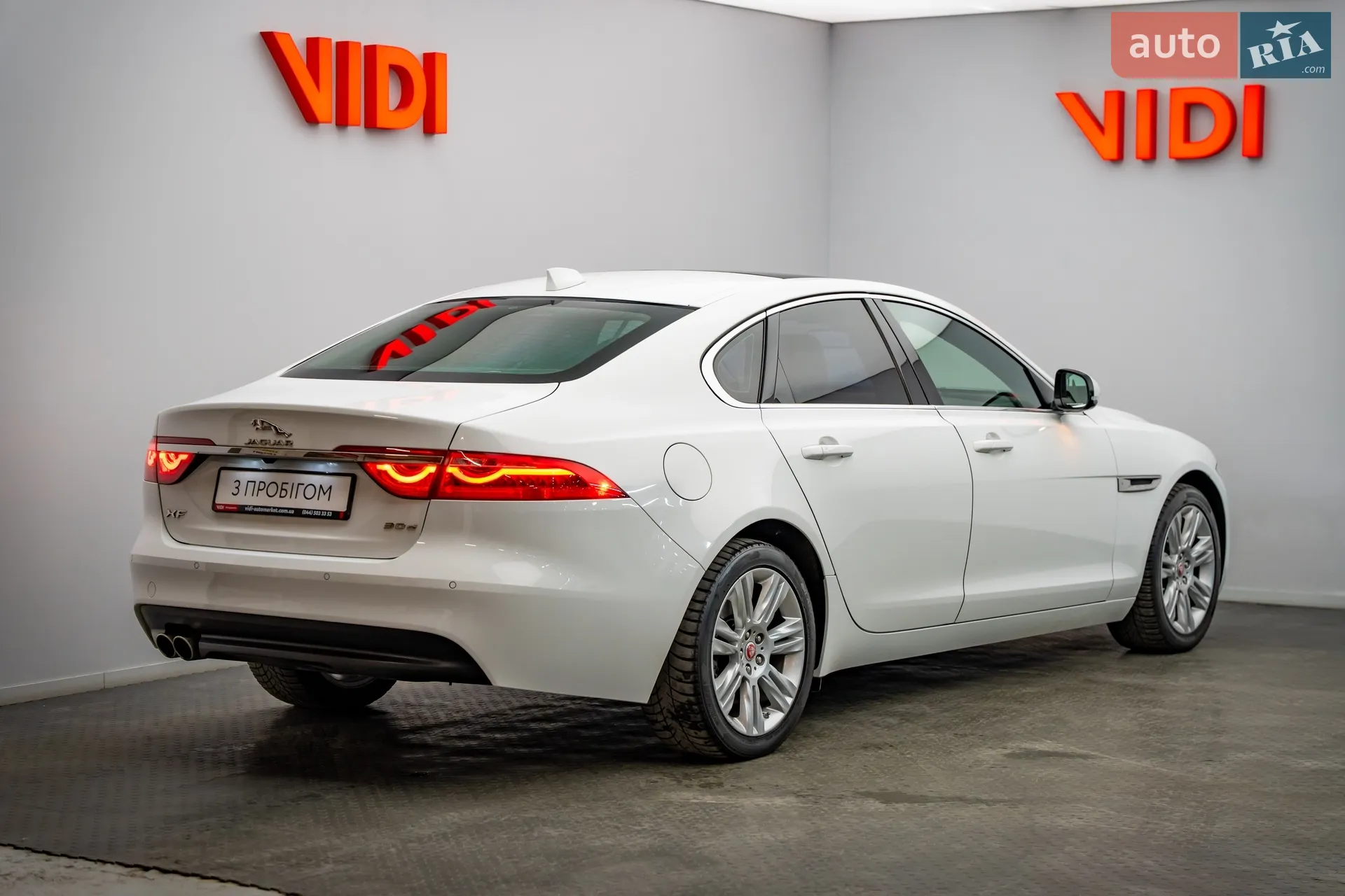 2016 Jaguar XF - мініатюра 2