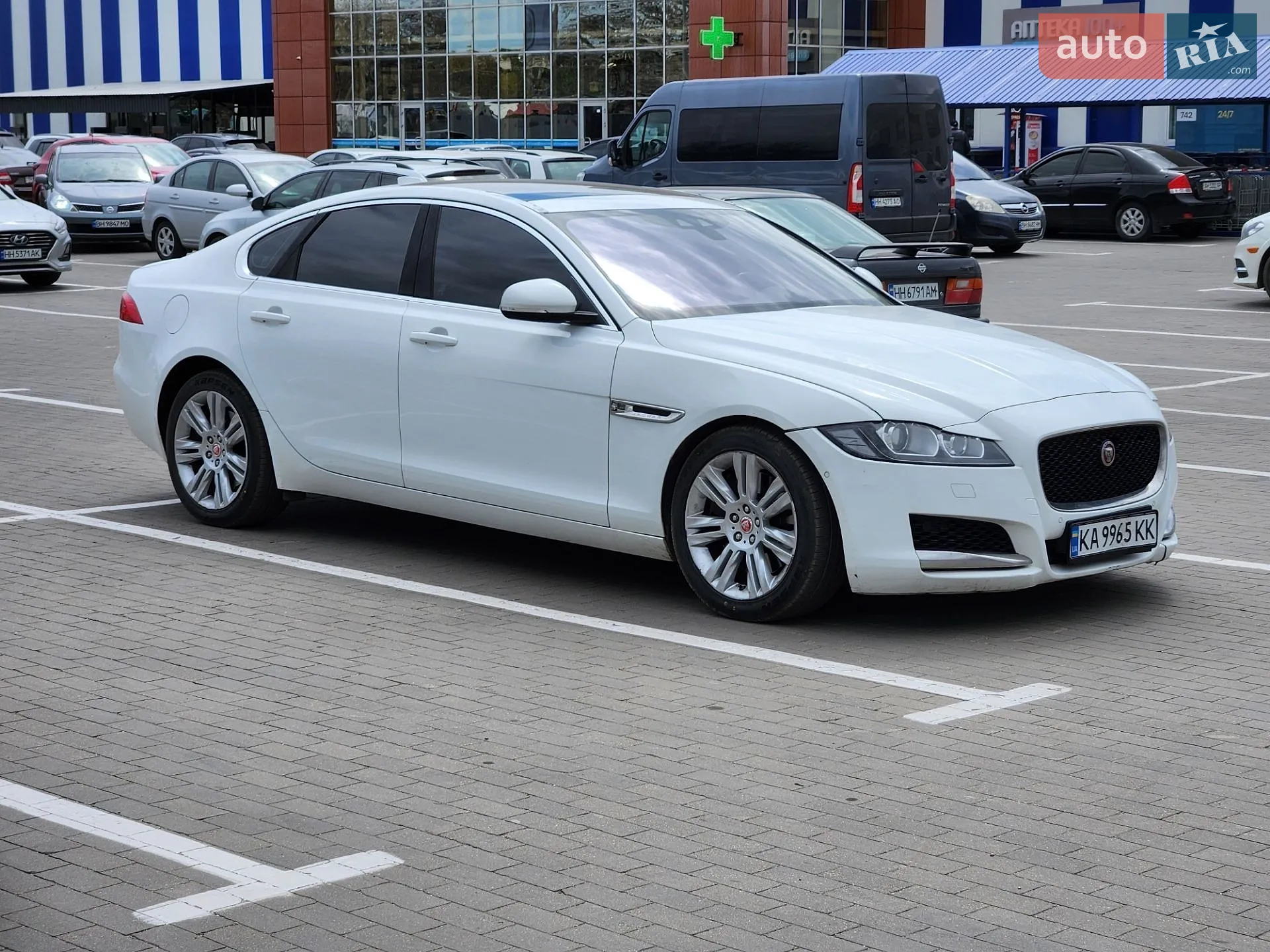 2015 Jaguar XF - мініатюра 3