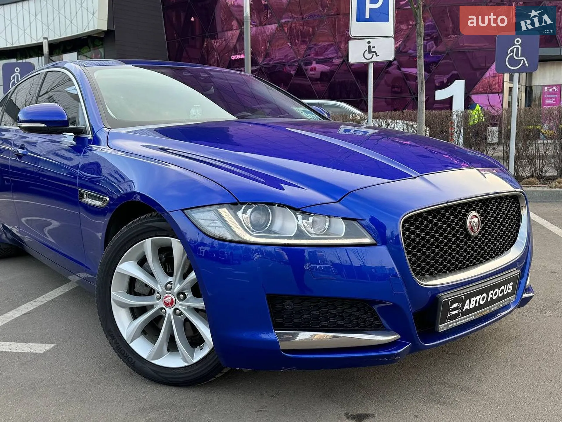 2017 Jaguar XF - мініатюра 2