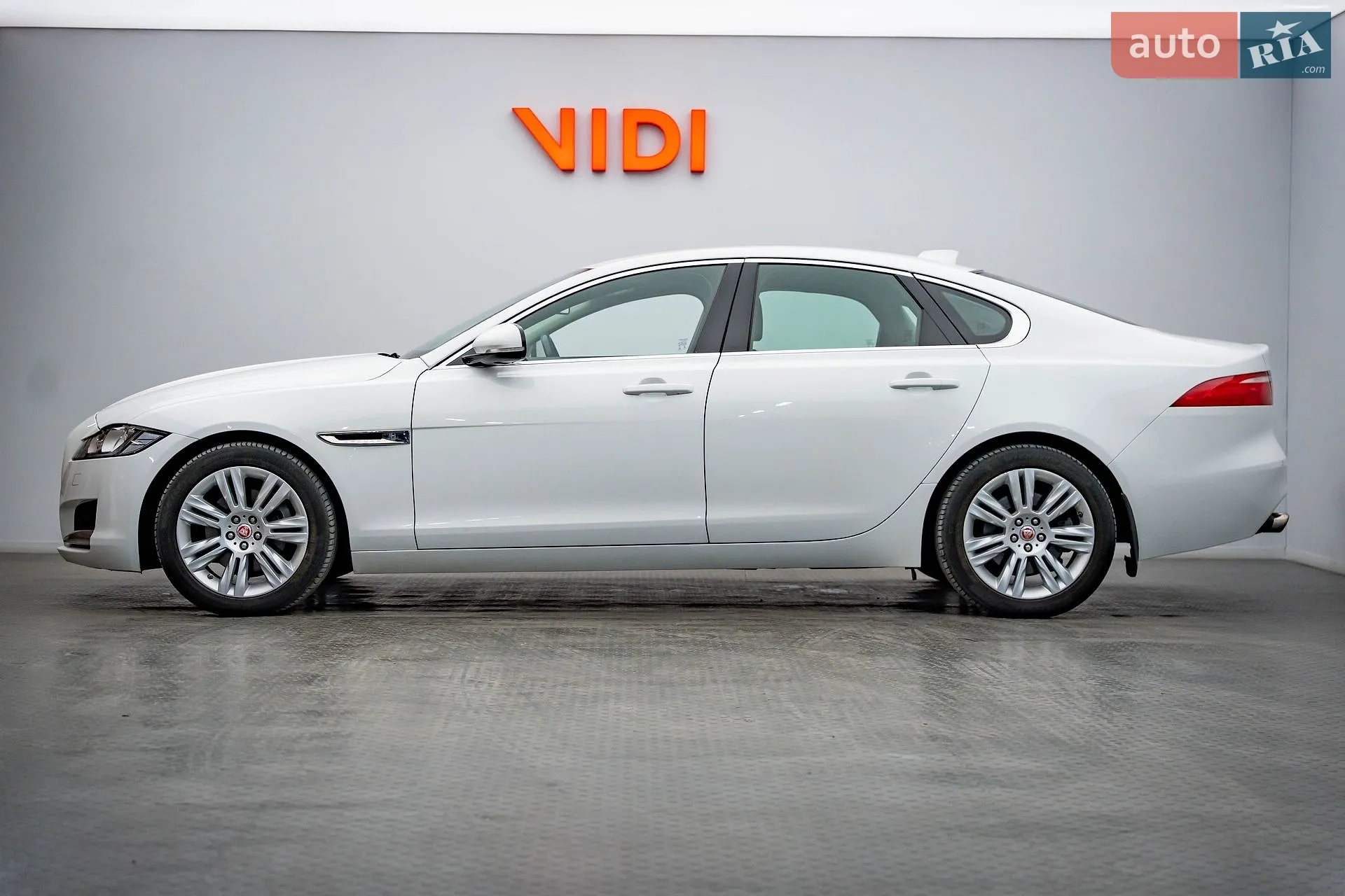 2016 Jaguar XF - мініатюра 3