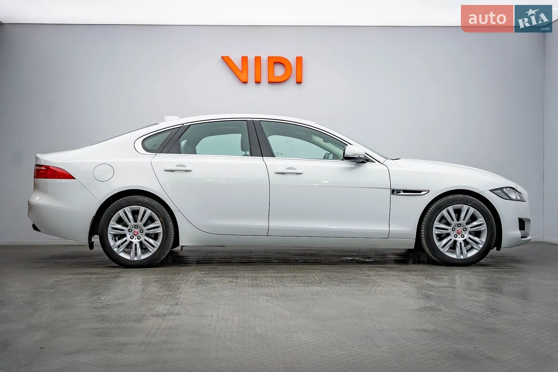 2016 Jaguar XF - мініатюра 4
