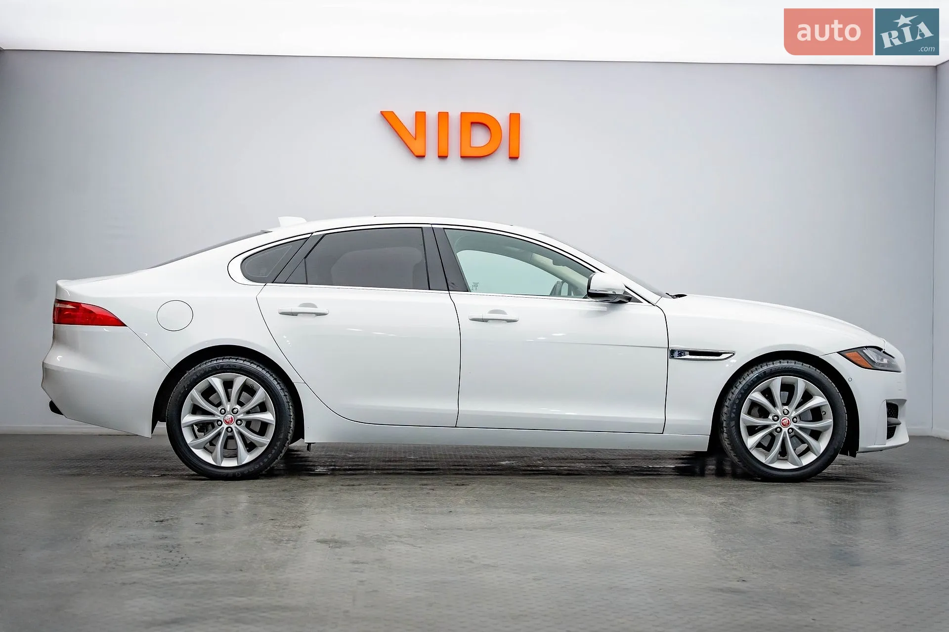2016 Jaguar XF - мініатюра 4