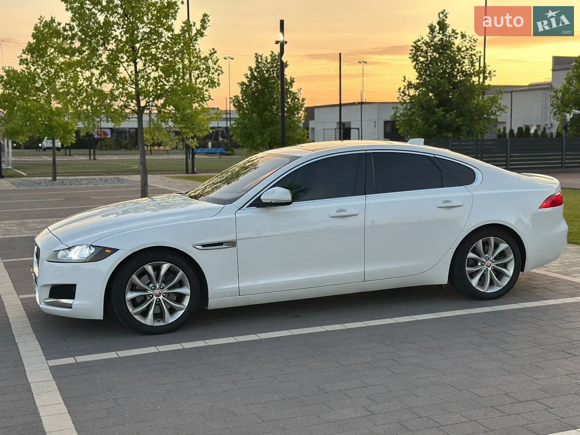 2016 Jaguar XF - мініатюра 3