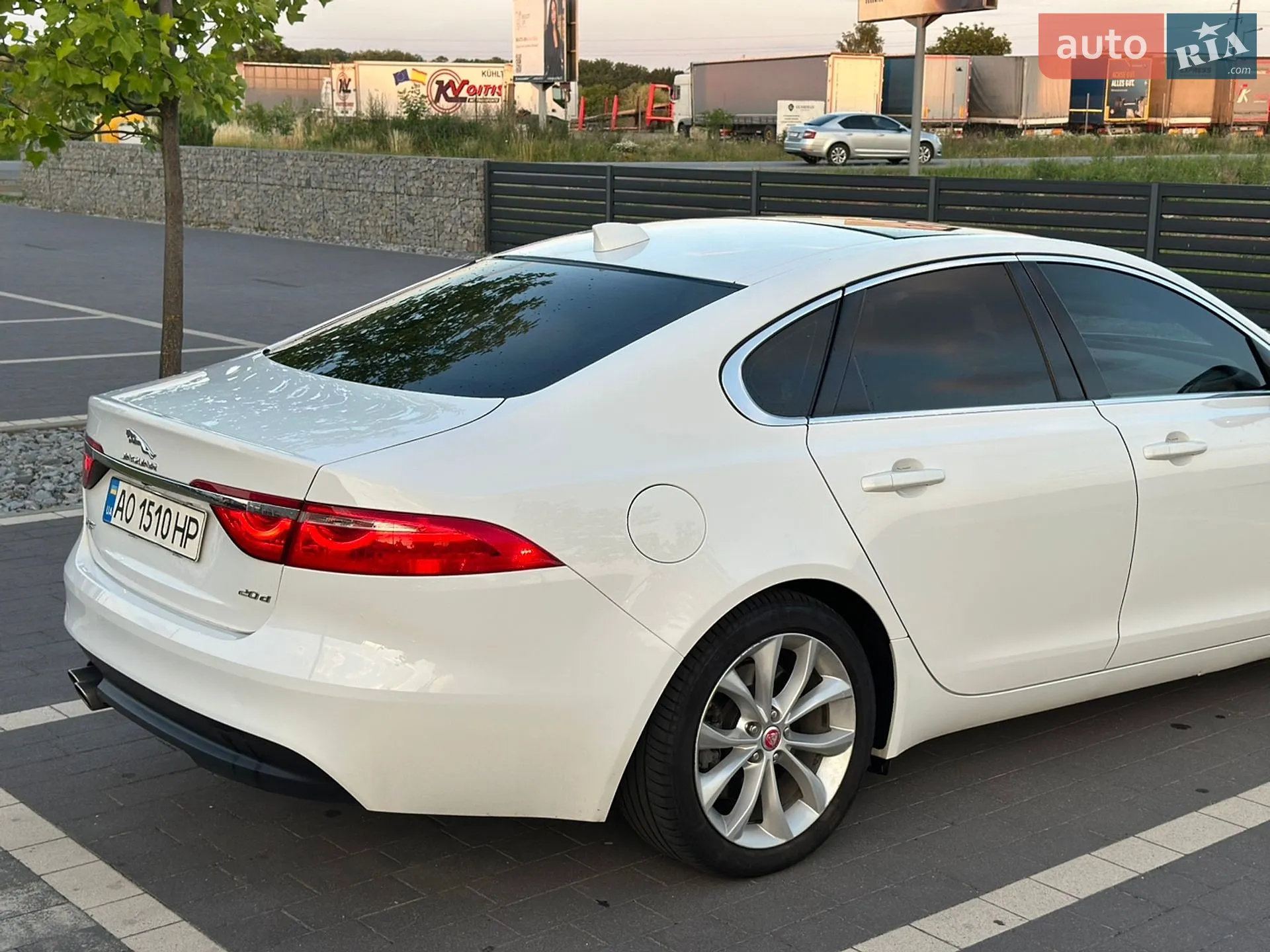 2016 Jaguar XF - мініатюра 8