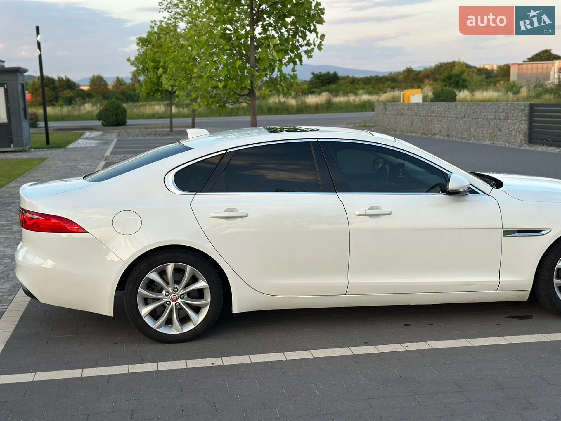 2016 Jaguar XF - мініатюра 9
