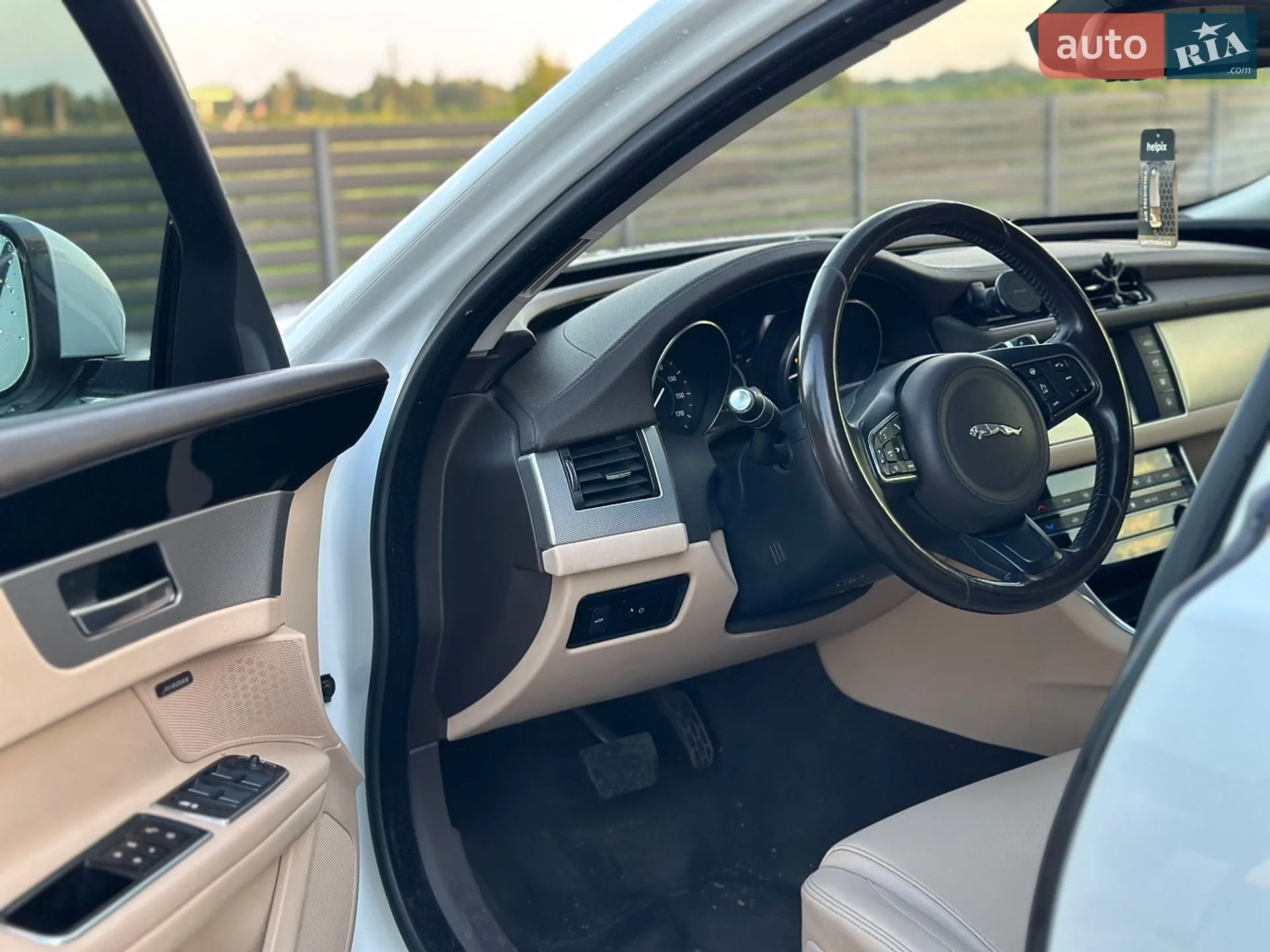 2016 Jaguar XF - мініатюра 14