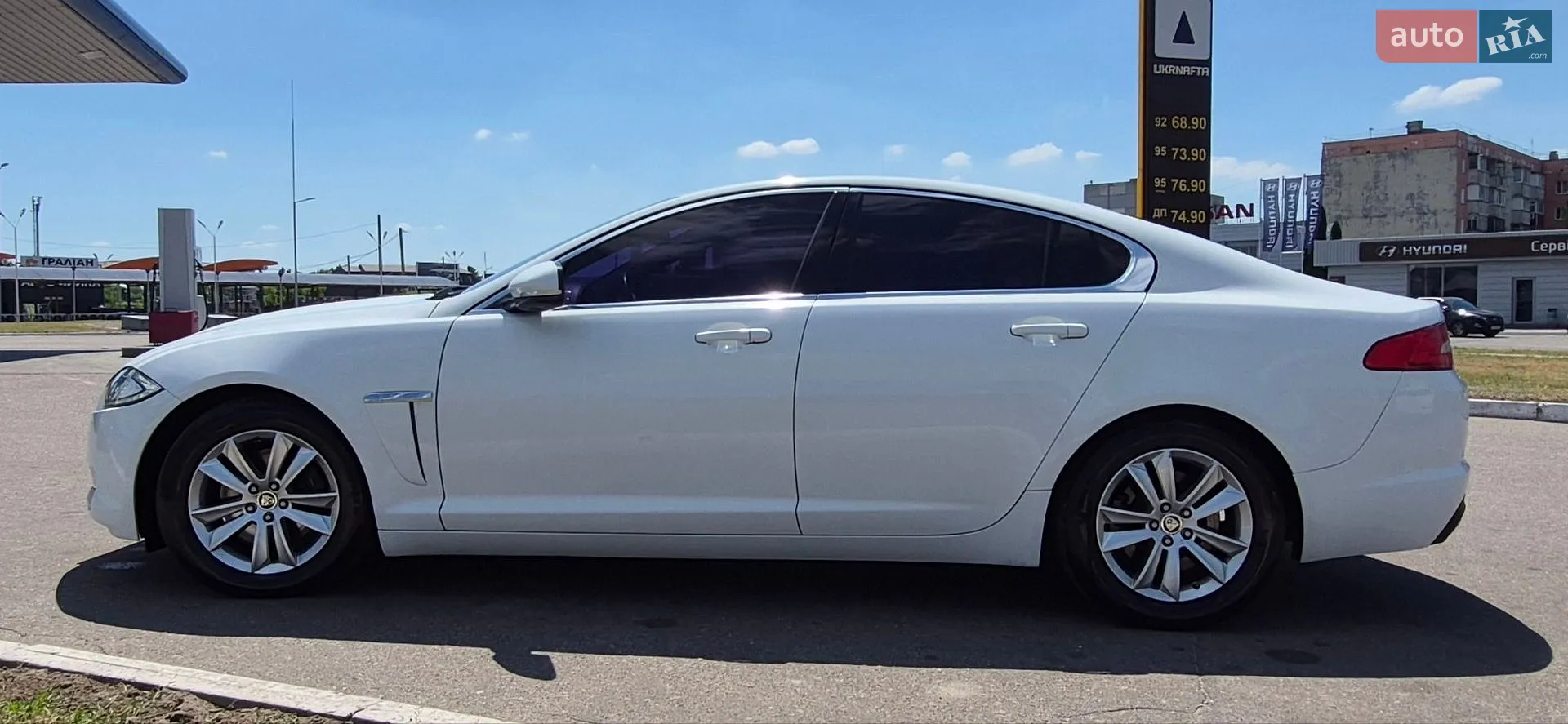 2012 Jaguar XF - мініатюра 3